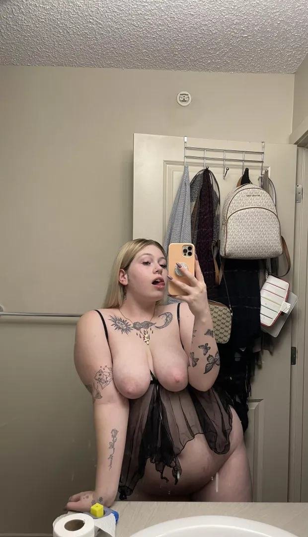 Would you jerk off to my nudes if I sent you some?