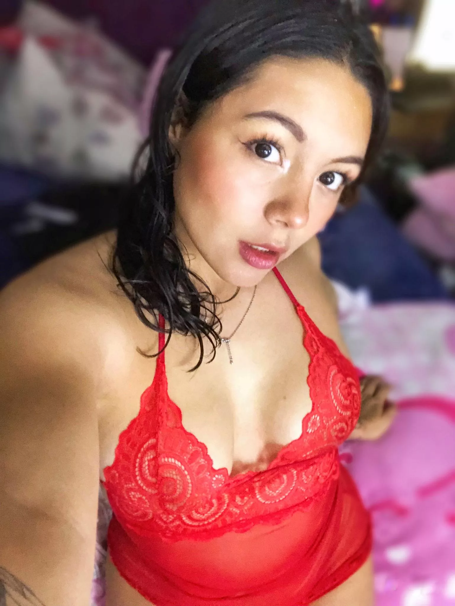 Would you let a 19yr old Korean-Colombian girl kiss you? 💋