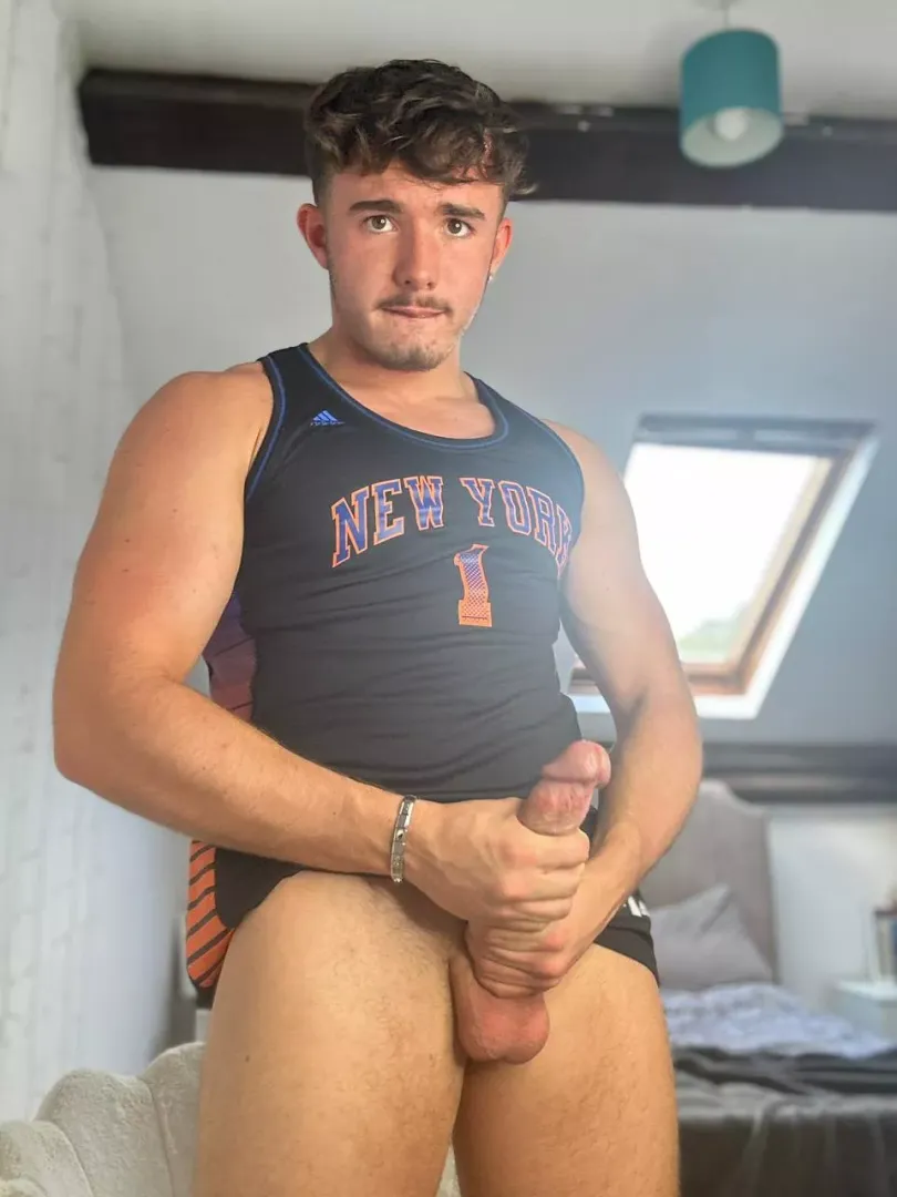 Would you let a 6ft giant breed you?