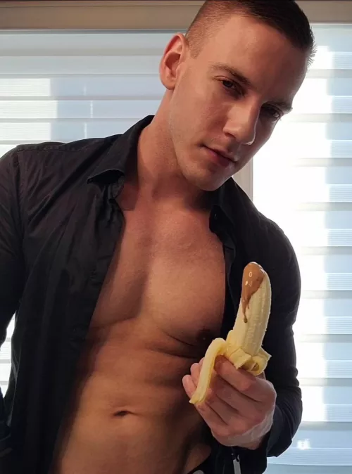 Would you let me suck your banana 🍌..?