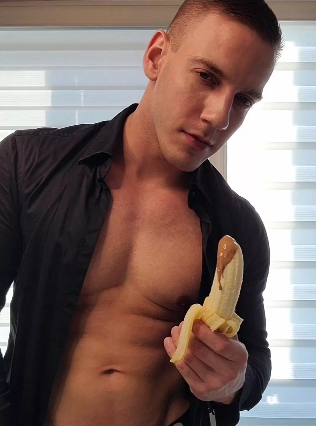 Would you let me suck your banana 🍌..?