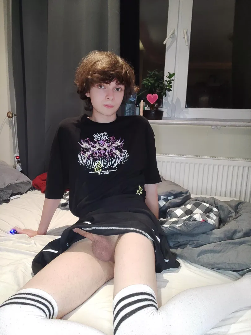 Would you let suck your dick? 🥺