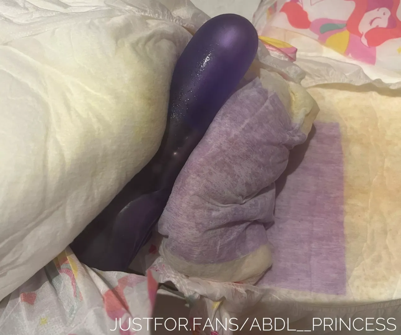 Would you masturbate with my warm, pissy diaper sounds your cock? 👀