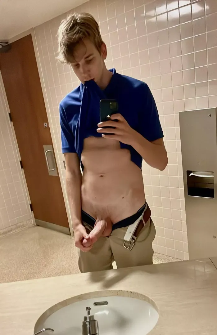 would you meet me in the bathroom if I sent you this at school