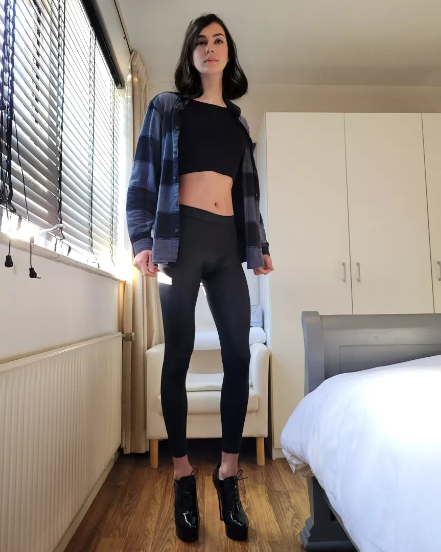Would you mind if I steal your clothes?😇