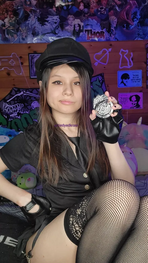 would you obey a short ass gal if she were to dress as a cop