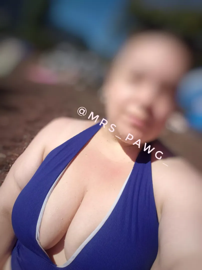 would you rub sunblock on me pretty please?