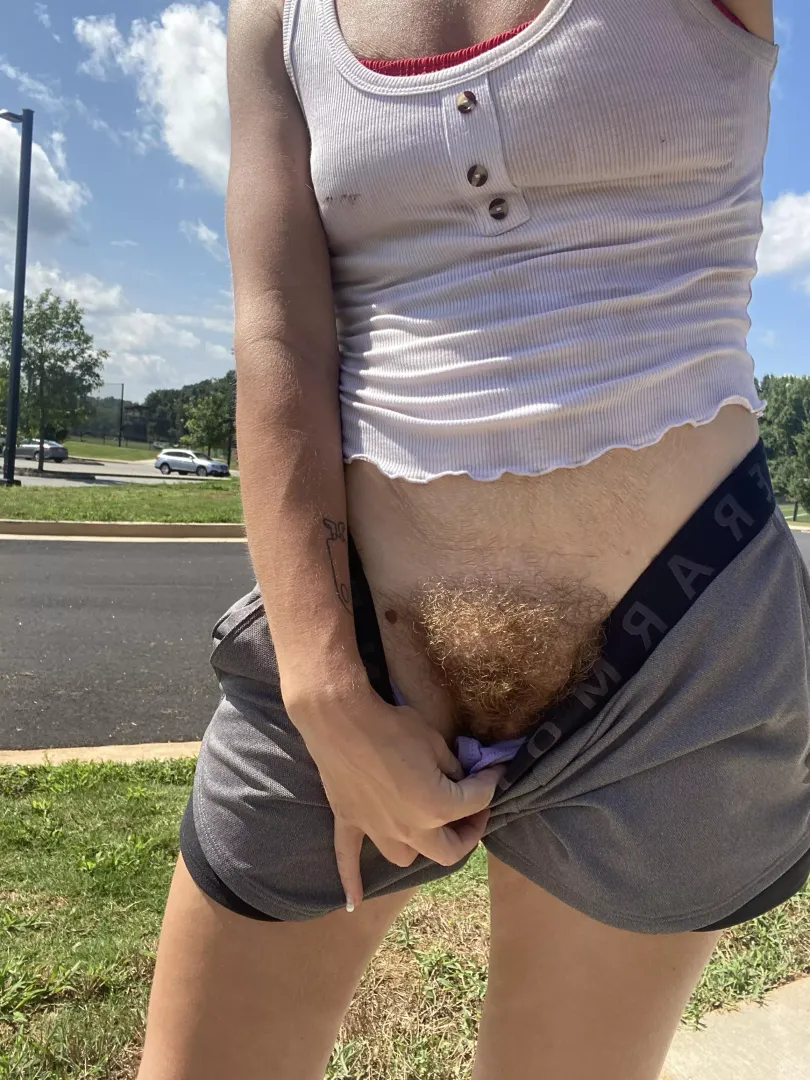 Would you say hi if you saw me taking pics of my bush 😋