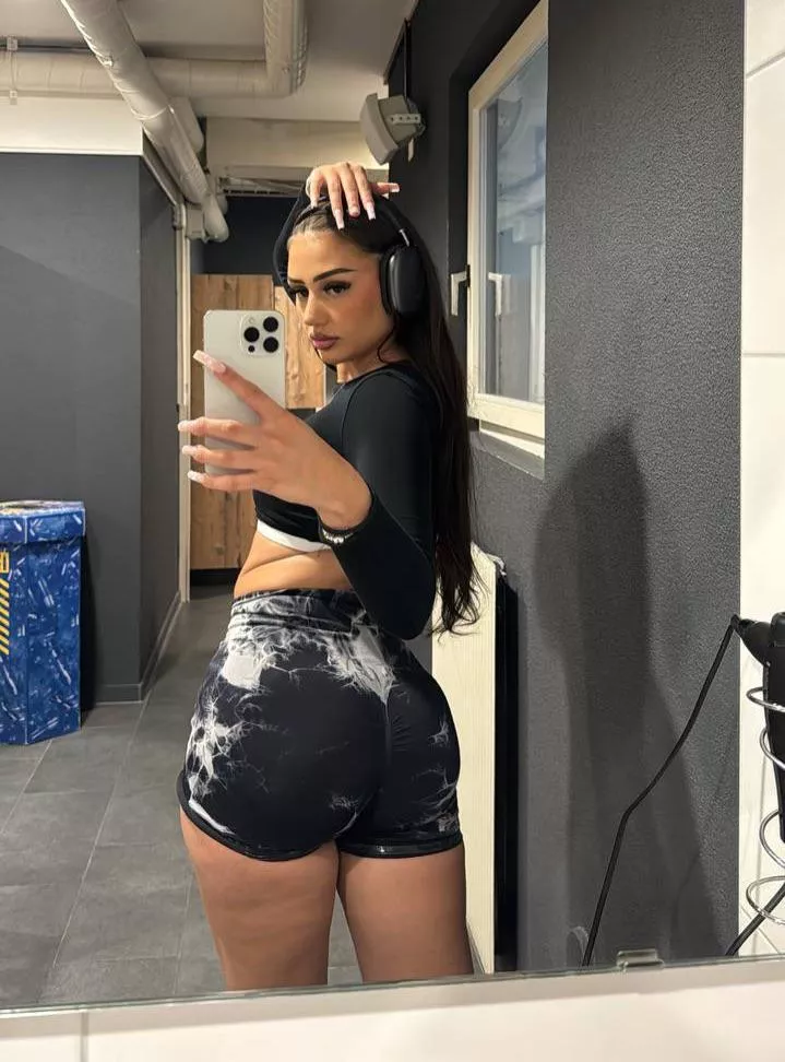 Would you smack my ass if I walked by in the gym?