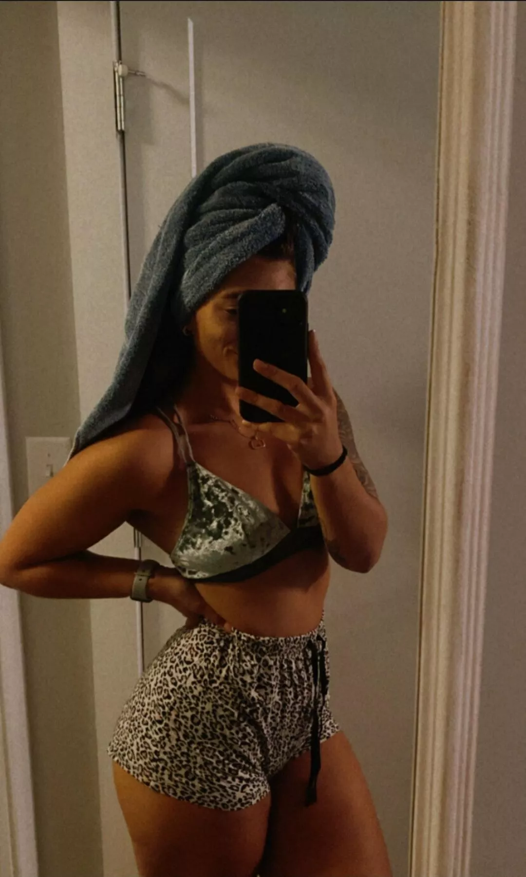 would you smash me in that outfit🥵