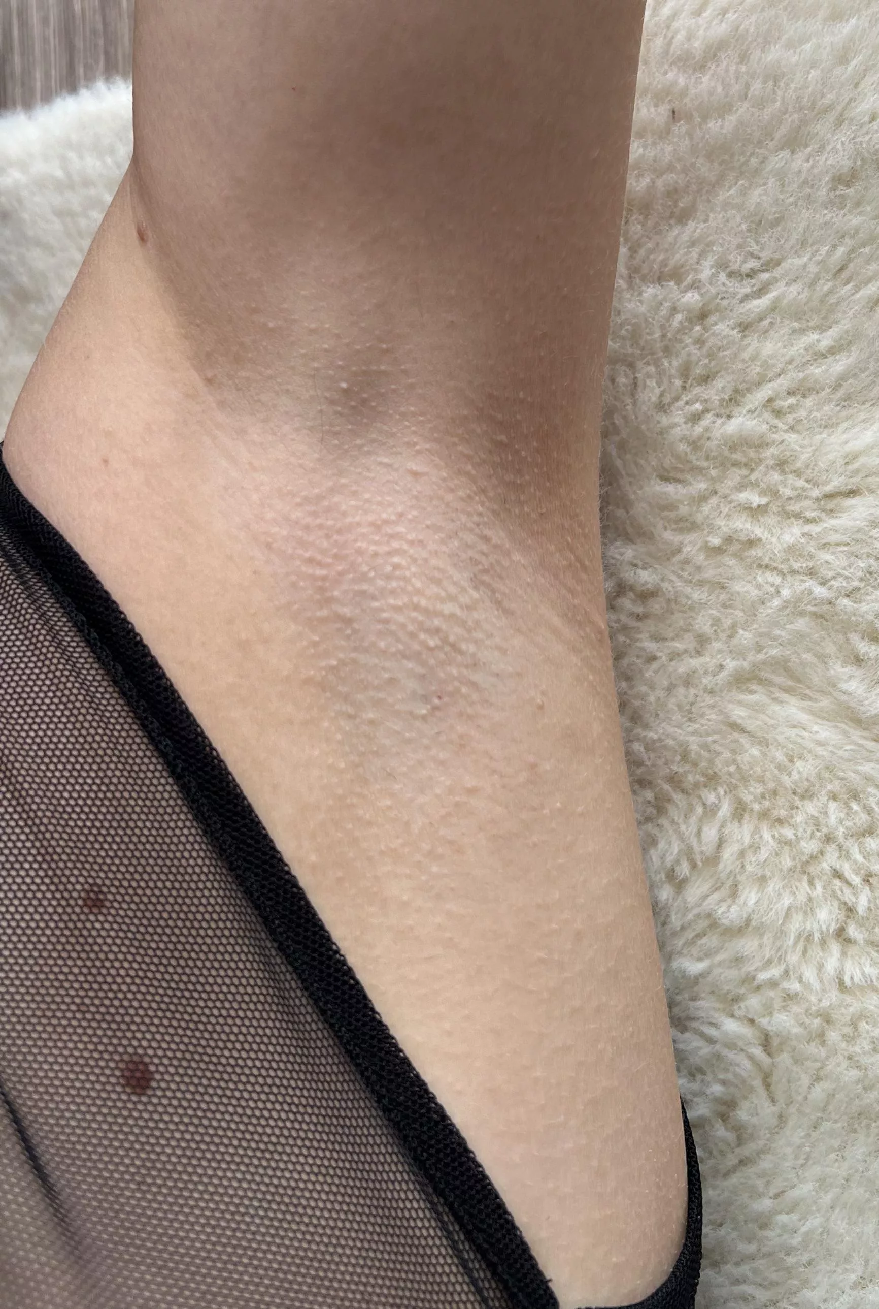 Would you sniff my sexy armpits?