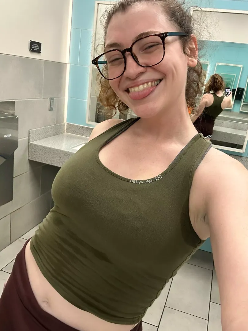 would you stare at my pit stains if you saw me? 🤭💦