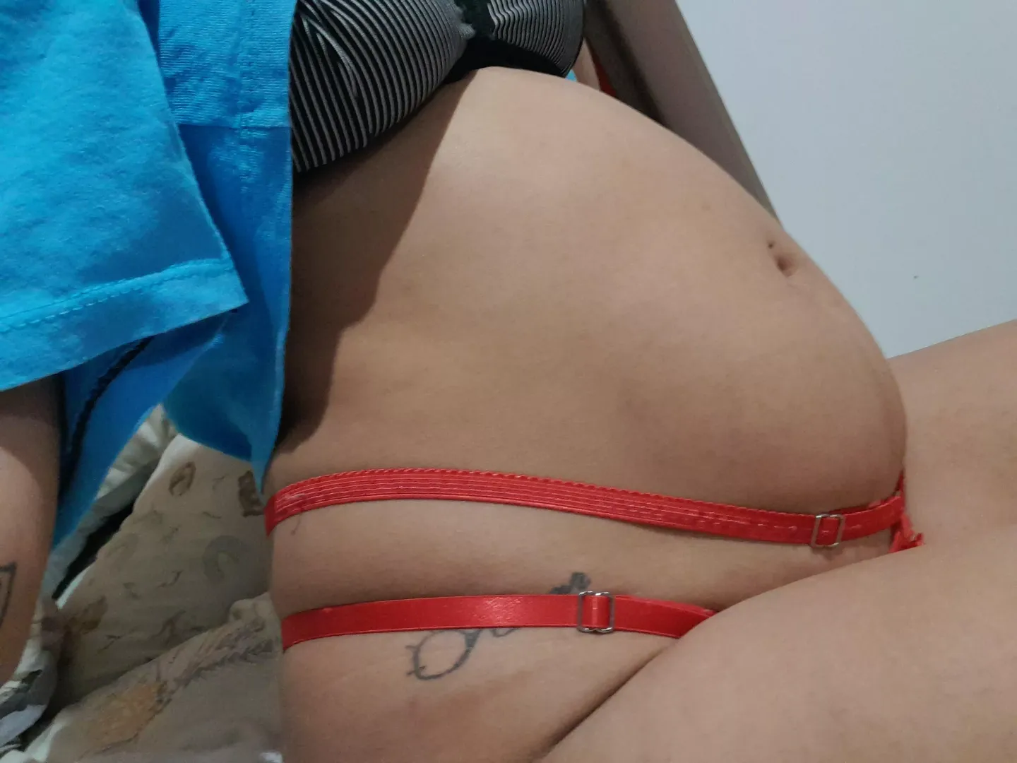 Would you take off my thong and kiss my belly? 👶🏻😈