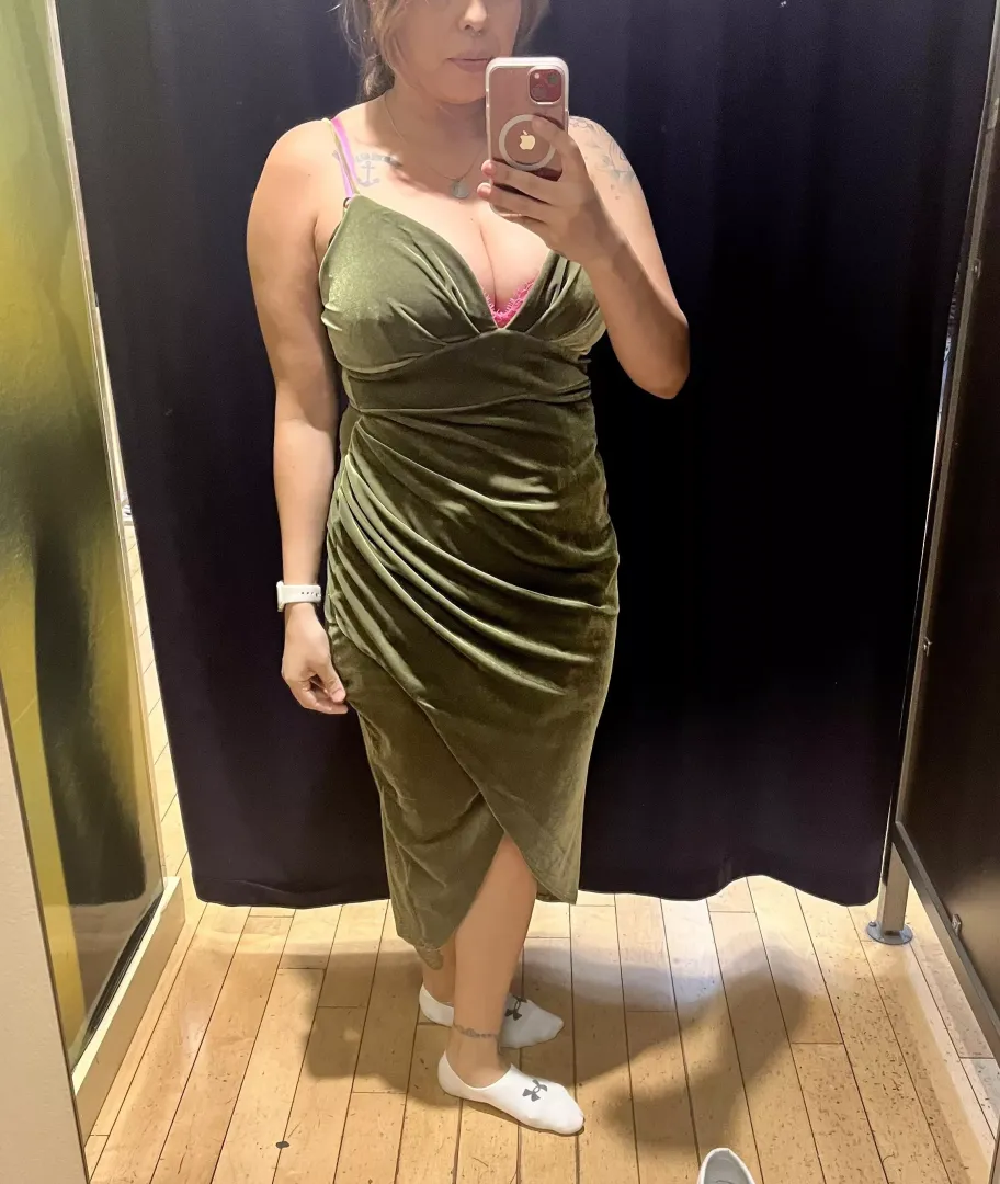 Would you take this hot mom out on a date?