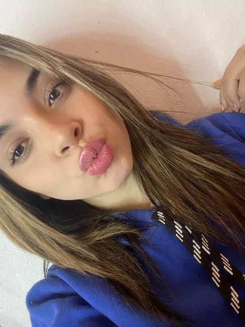 Woulld you flirt with me if you saw me at a cafe?