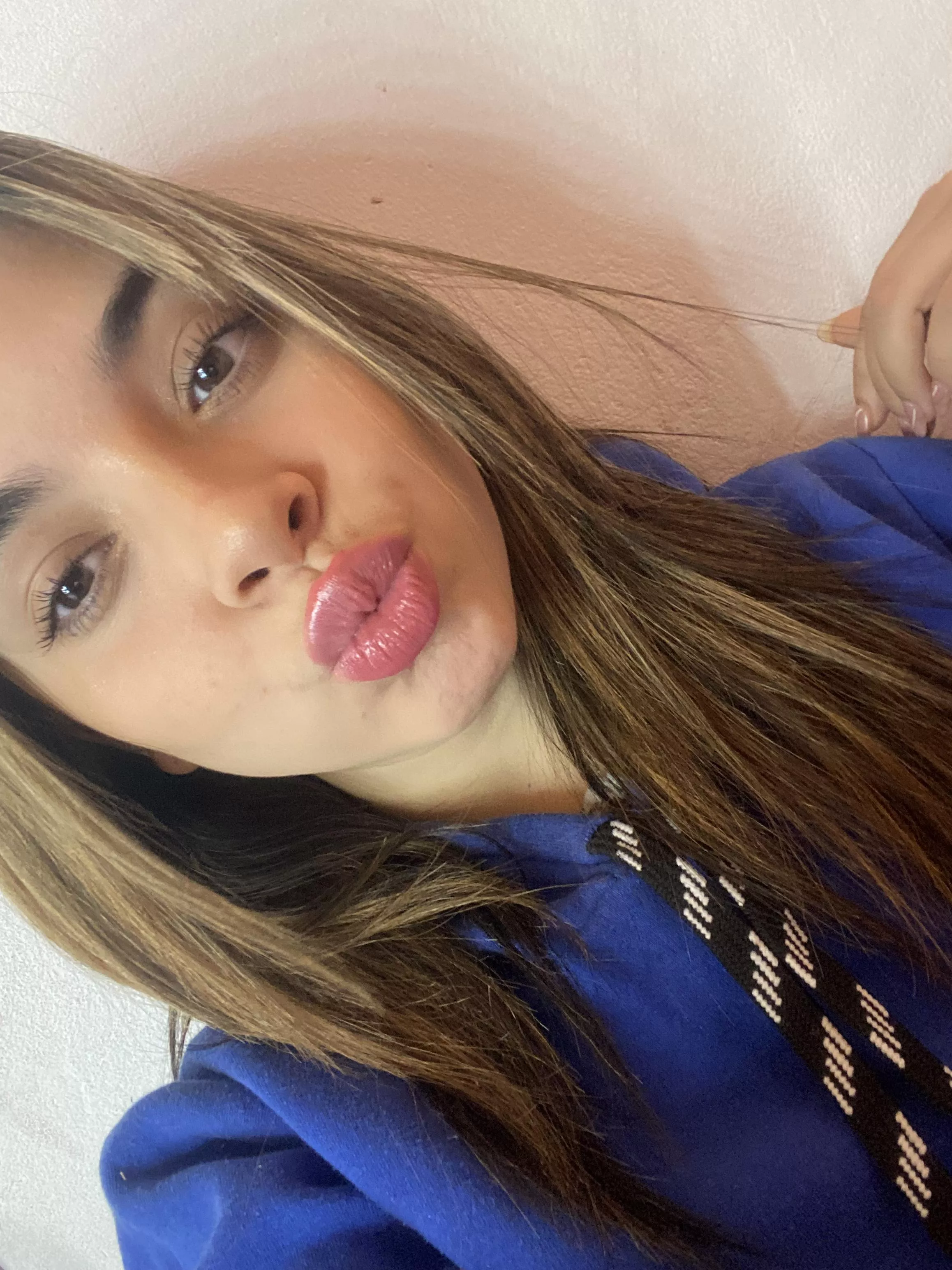 Woulld you flirt with me if you saw me at a cafe?