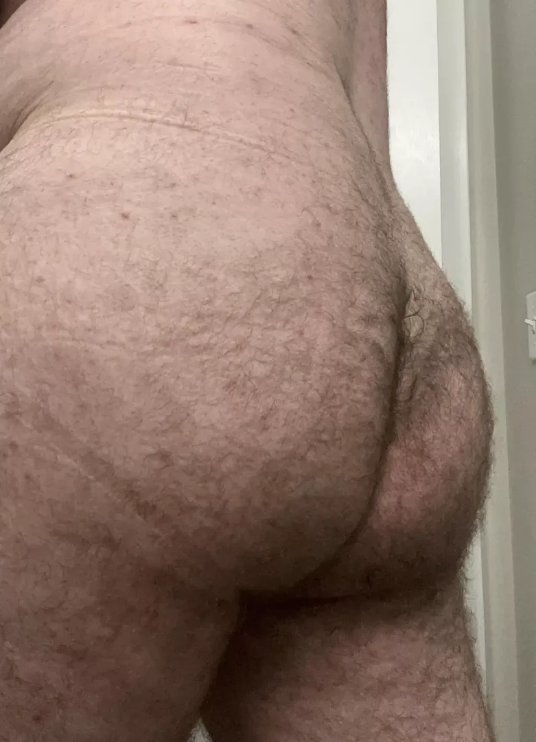 Wow thank you for all the love yesterday! Y’all made me feel so sexy, I feel it’s only fair to share my backside too ;)