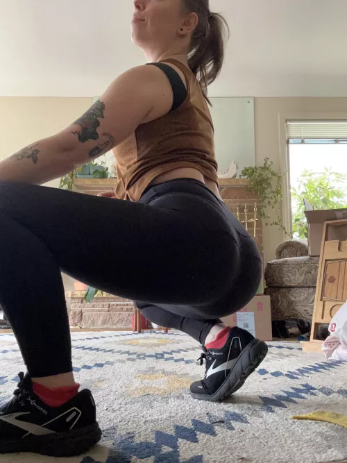 Wow these new yoga pants are makin my toosh look good!