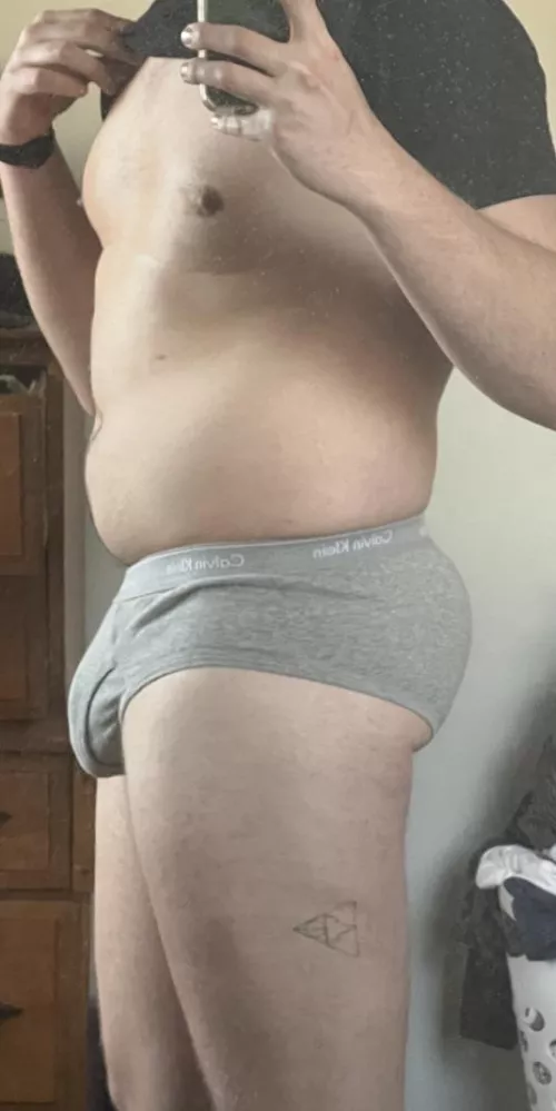 Wyd if you look over at your friend in the locker room and see him bulging like this? (25)