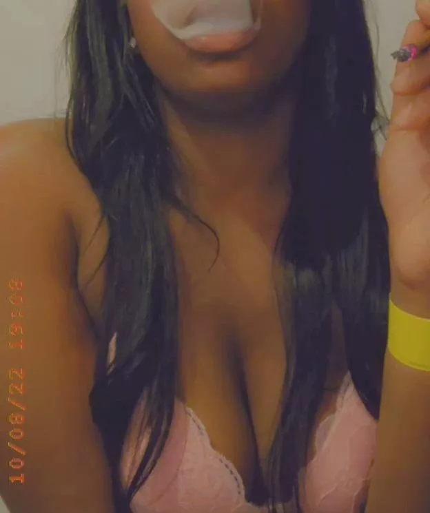 Yall like Ebony stoners?