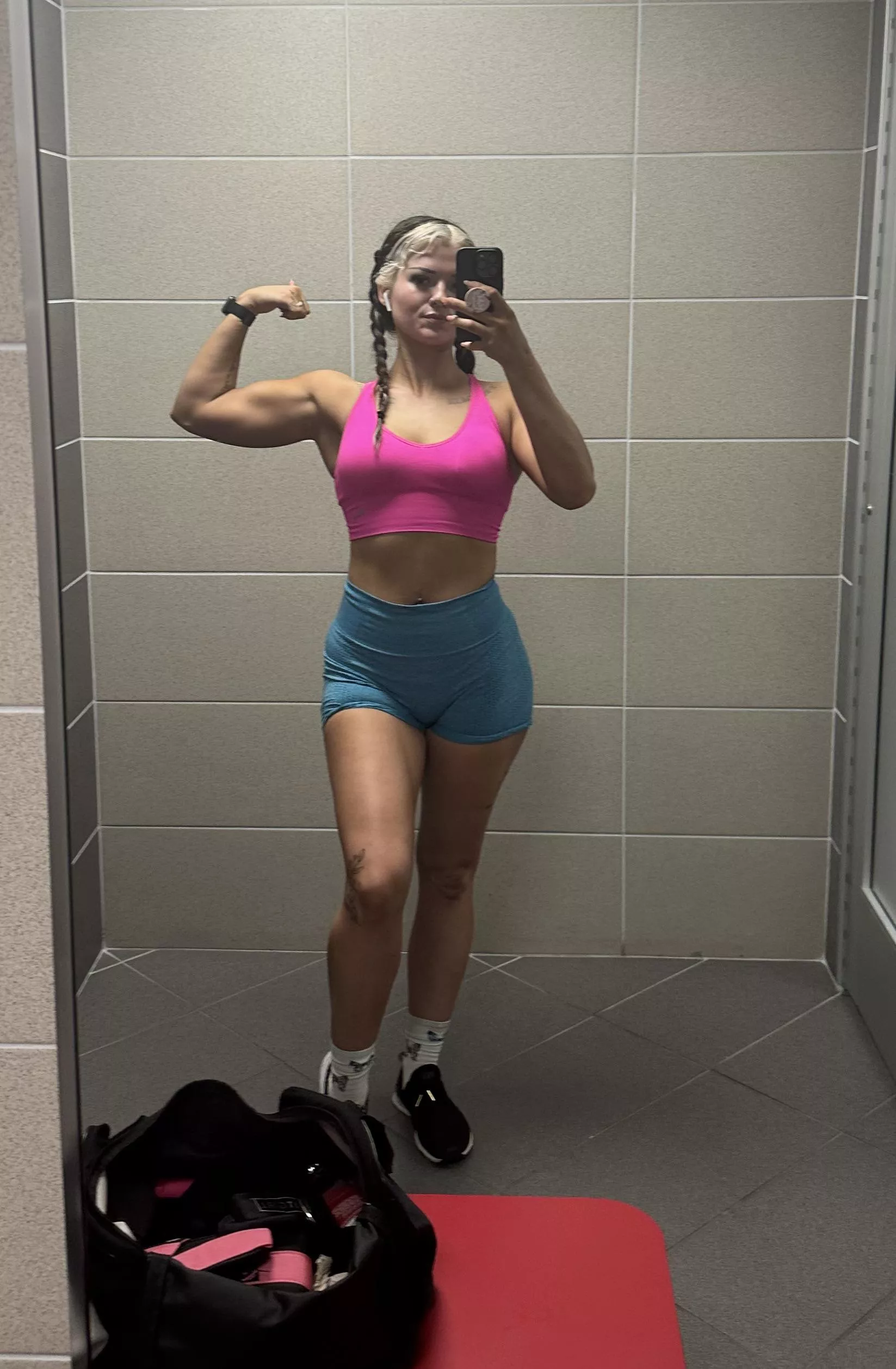 Yesterday someone messaged me and said i need to work upper body…… whos gonna tell him