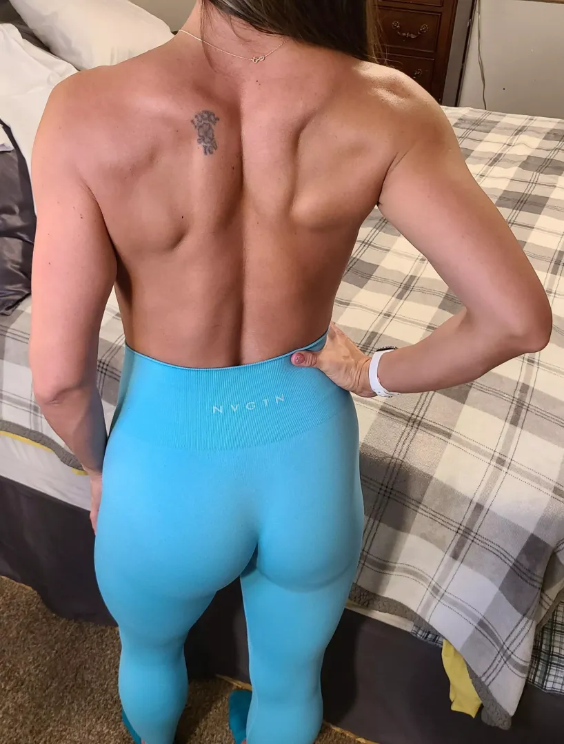 Yogapants, Socks & a Watch 💋😘🍑