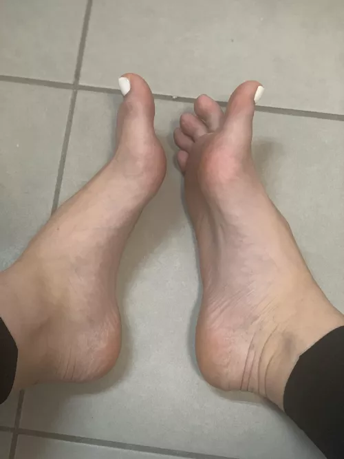 You cannot even imagine how hard those feet could make you cum.. 😈💦