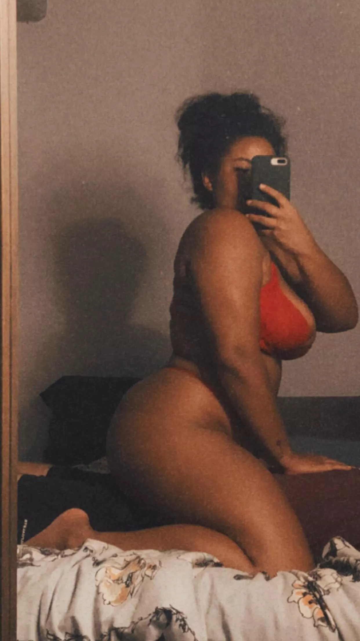 you feel me wiggle? i bet you wanna slip it in, but you can’t, right? because mommy’s told you no. so, what do you do for your mistress? that’s right, sit, stay, and open up sissy 👅