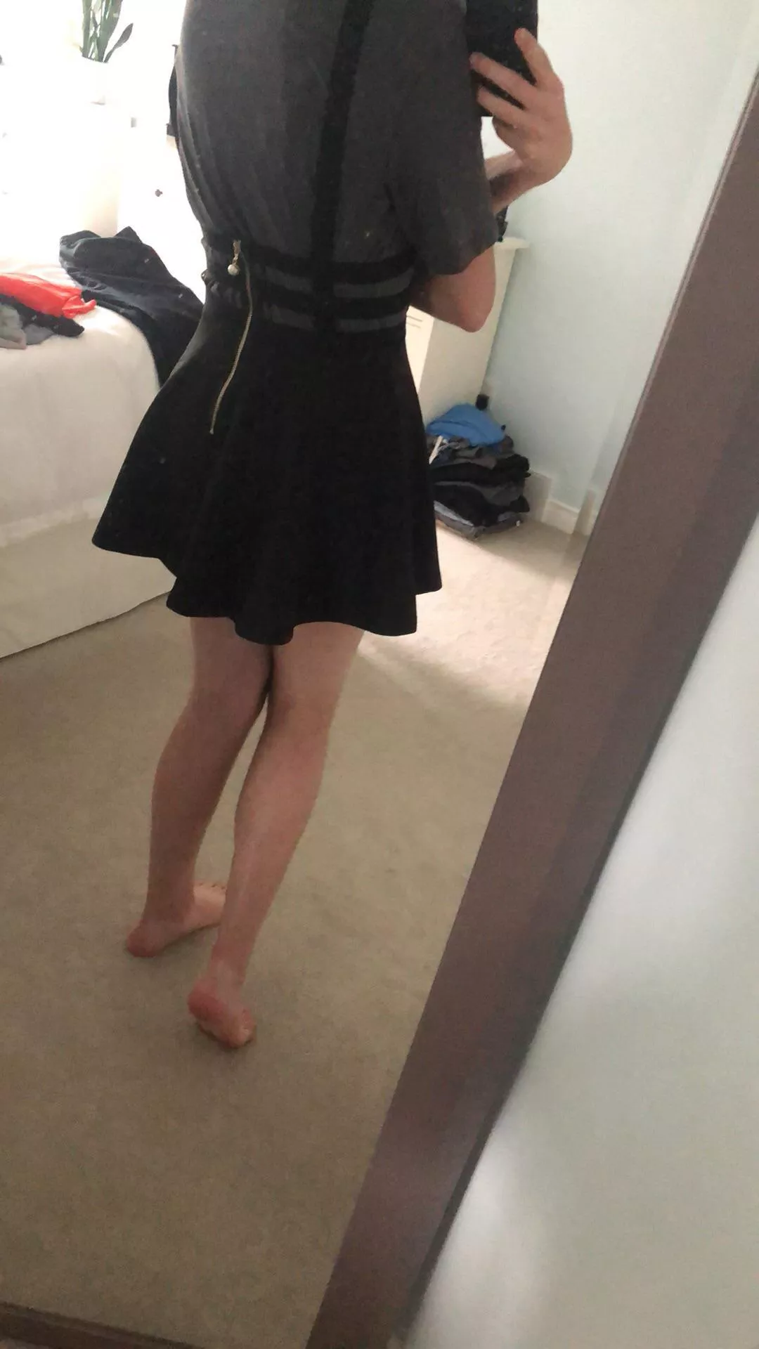 You guys liked the last photo in this outfit, so I tried a new angle😊