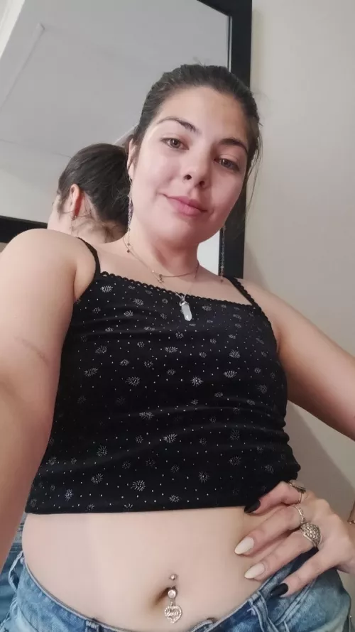 You have no idea how stupid your face is when you look at my belly button. 