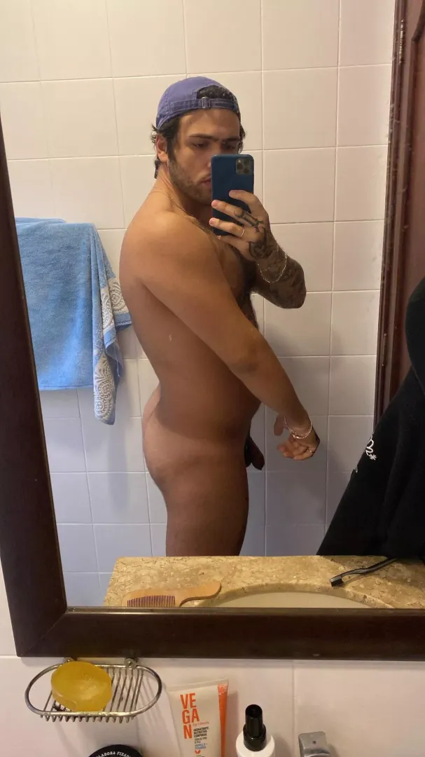 You like big ass guys ?