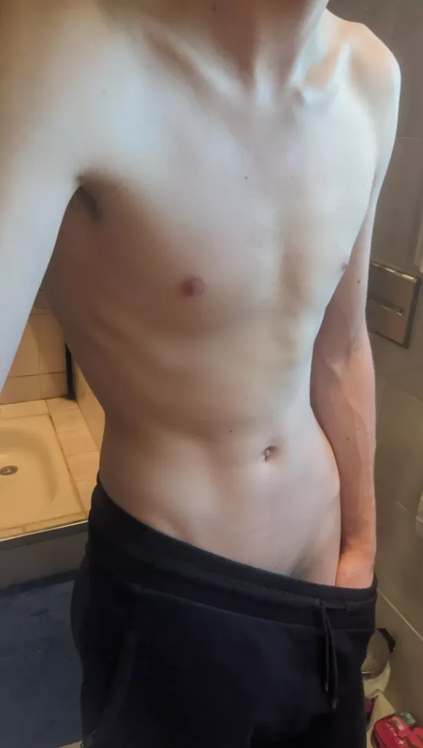 You like boys with narrow waists? 