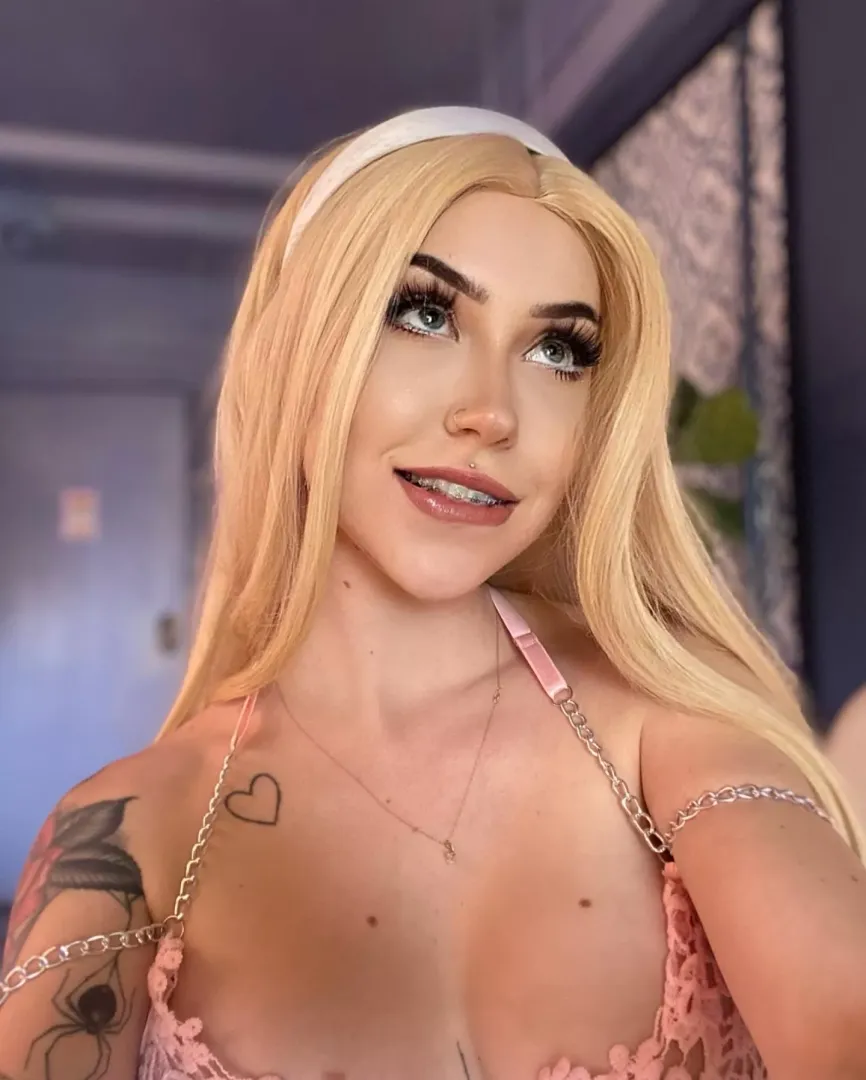 You need to come closer, I want to give you something