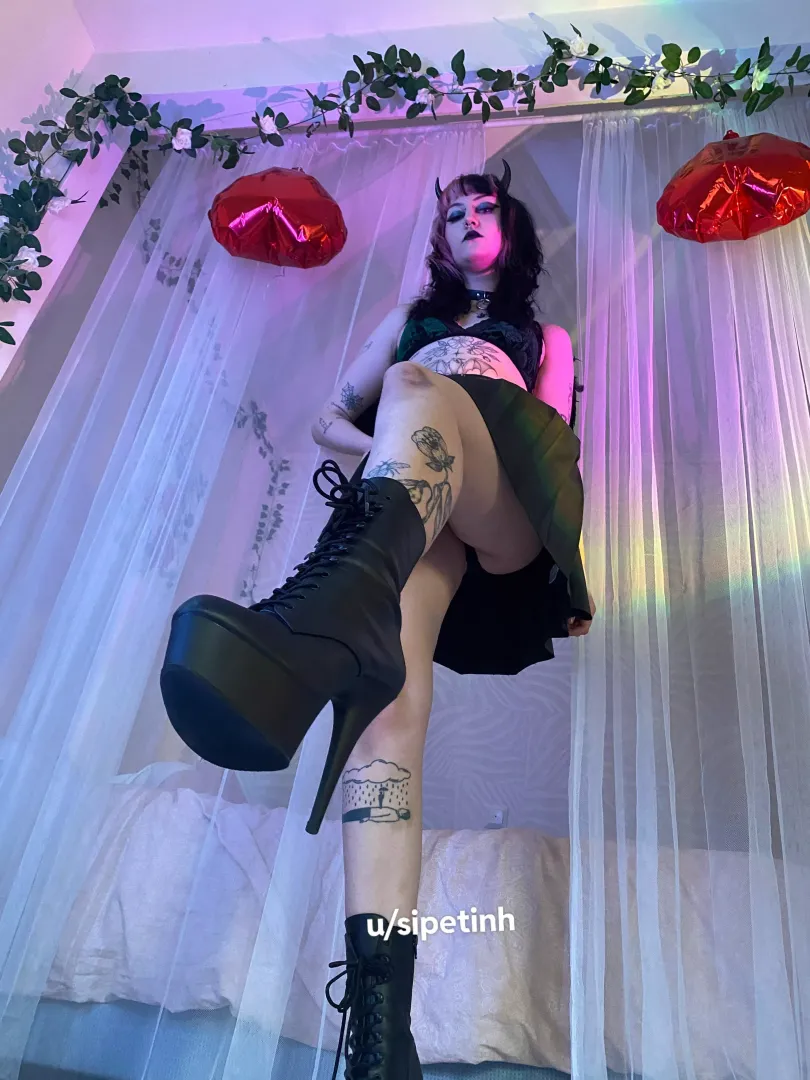 You should only say ”yes goddess”