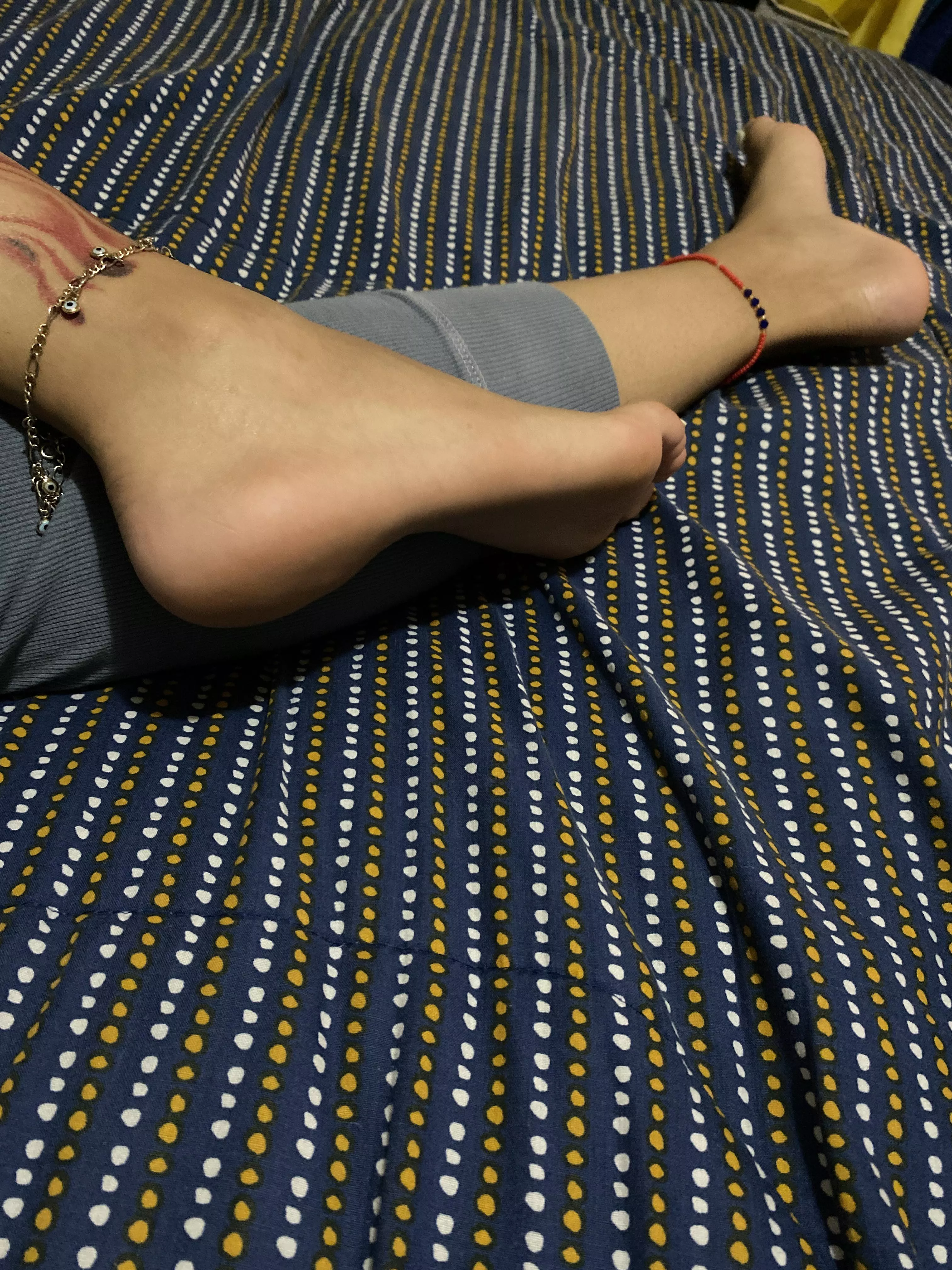 You wake up to my feet every morning to lick the salt and sweat off my soles from the night before 😈👅👅 [domme]