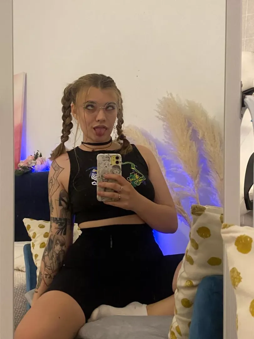 you'd cover my ahegao with something white, wouldn't you