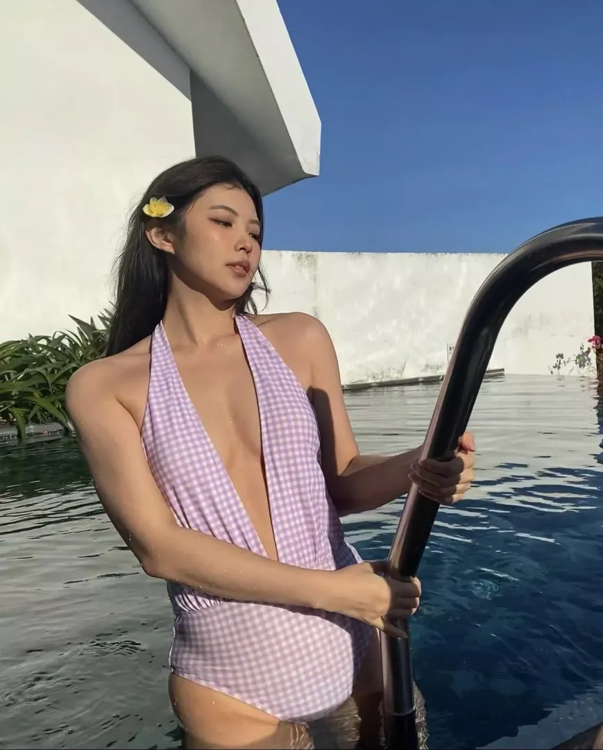 Young Asian couple looking for white bull in china, DM me if you have bwc and you r in china.