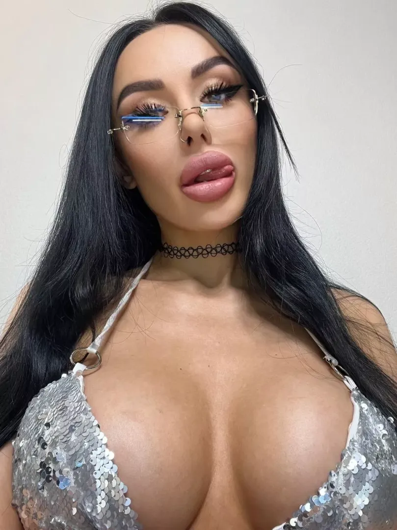 Your bimbo is back