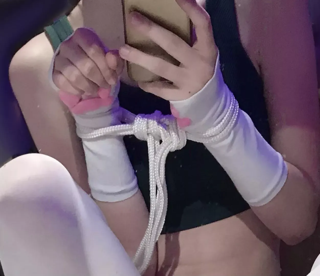Your daily reminder to tie handcuffs in the safe way!