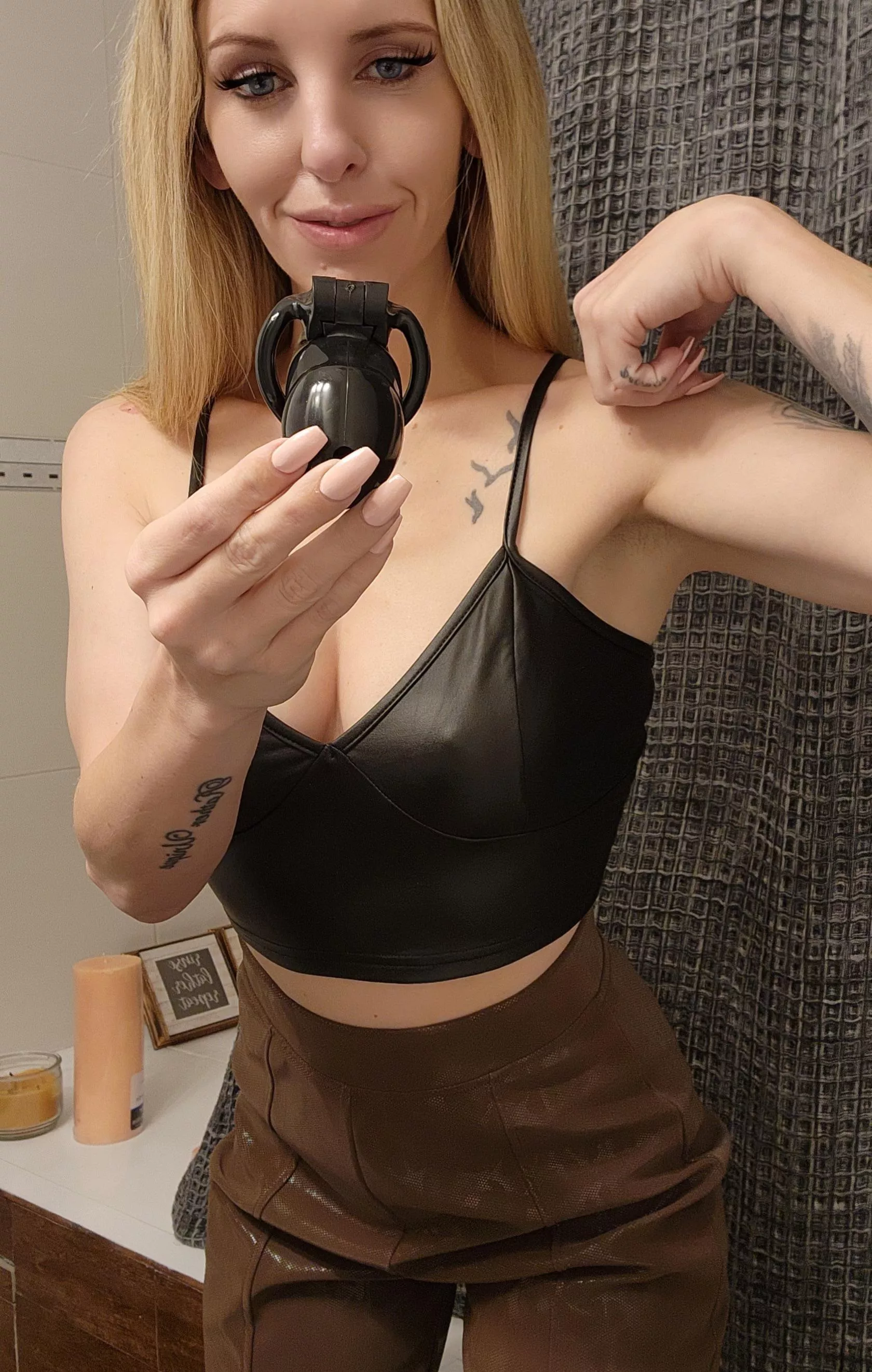 Your dick looks much better in the cage ❤️