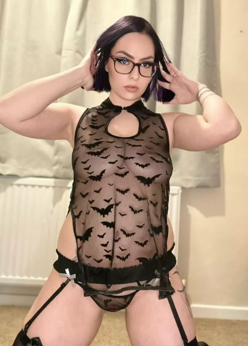 Your favorite goth camgirl at your service