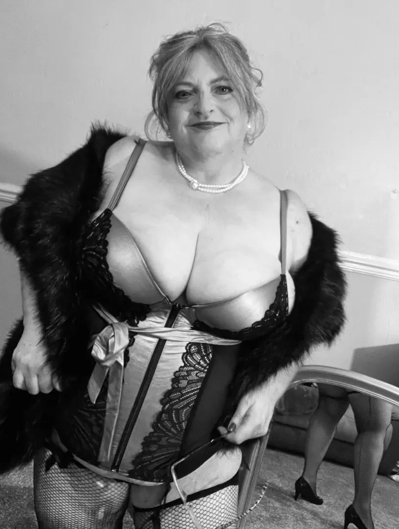 Your gilf looking good? Xx
