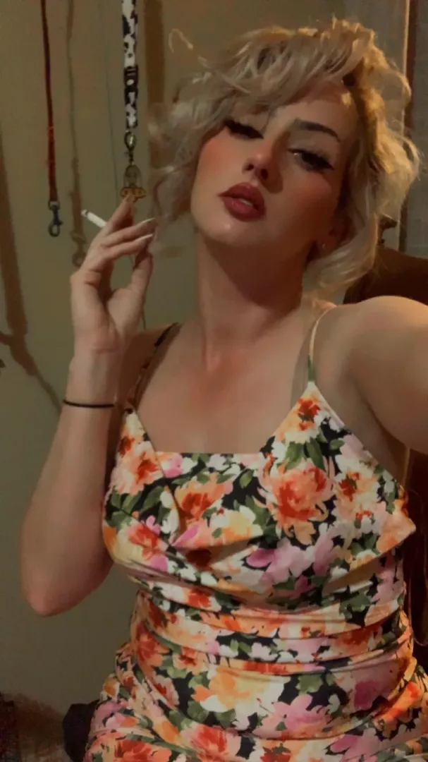 Your pretty little housewife (OC)