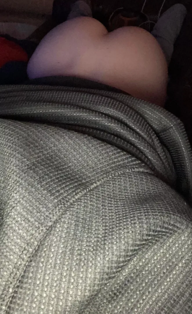 your view of me sucking your cock while you play😘