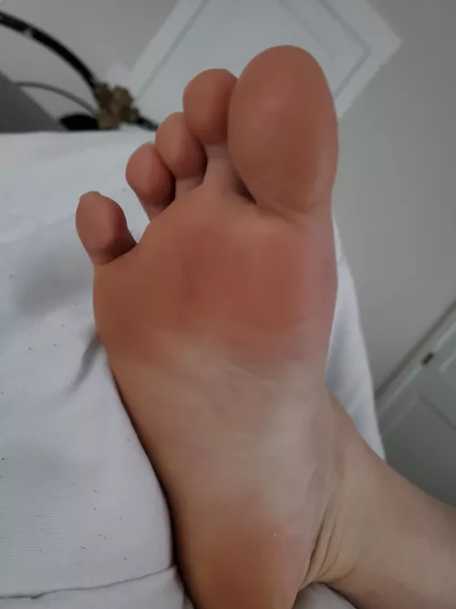 You're a worthless little slave, only good for doing my bidding 👑 submit