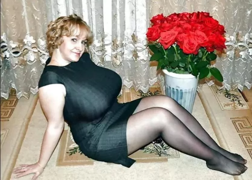 Zaftig buxom blonde mom in black