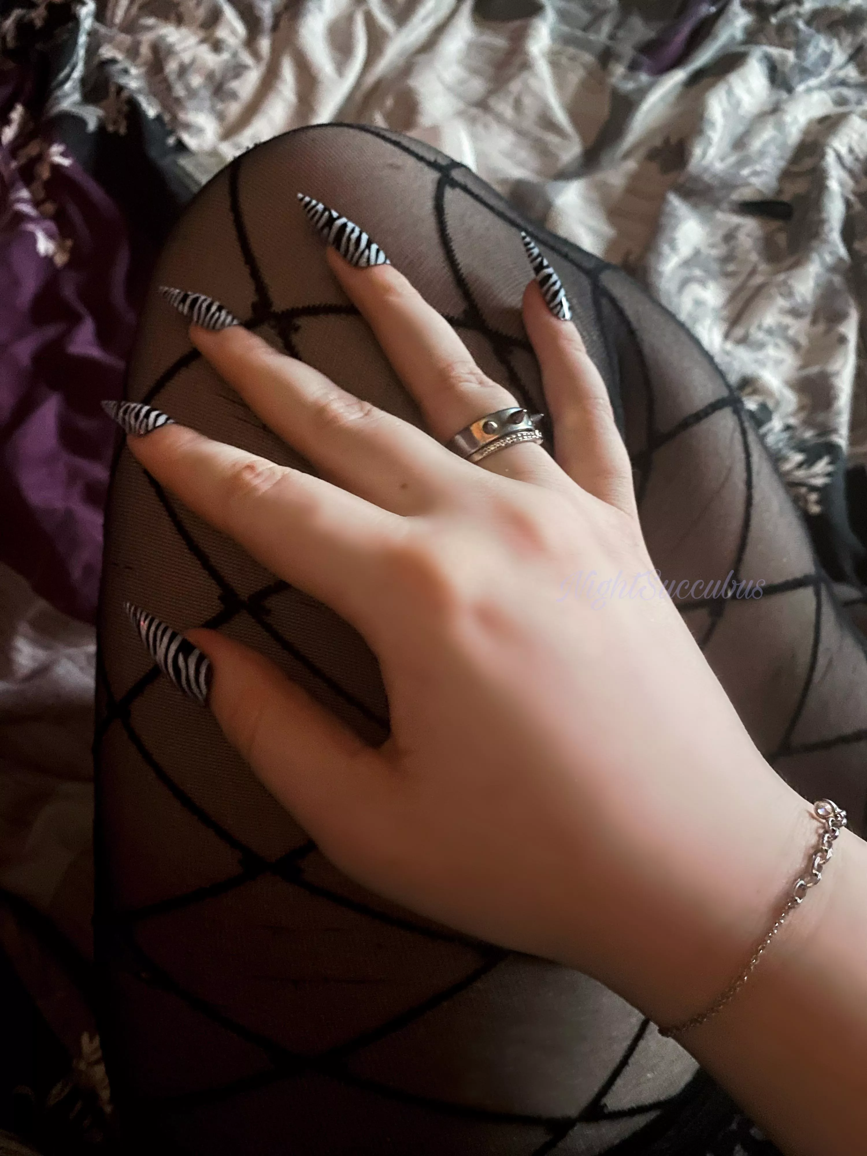 Zebra nails